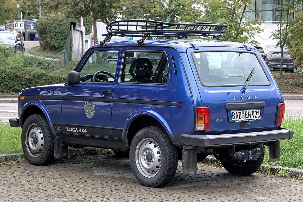 La pareja rusa, el Niva sin freno y el lago